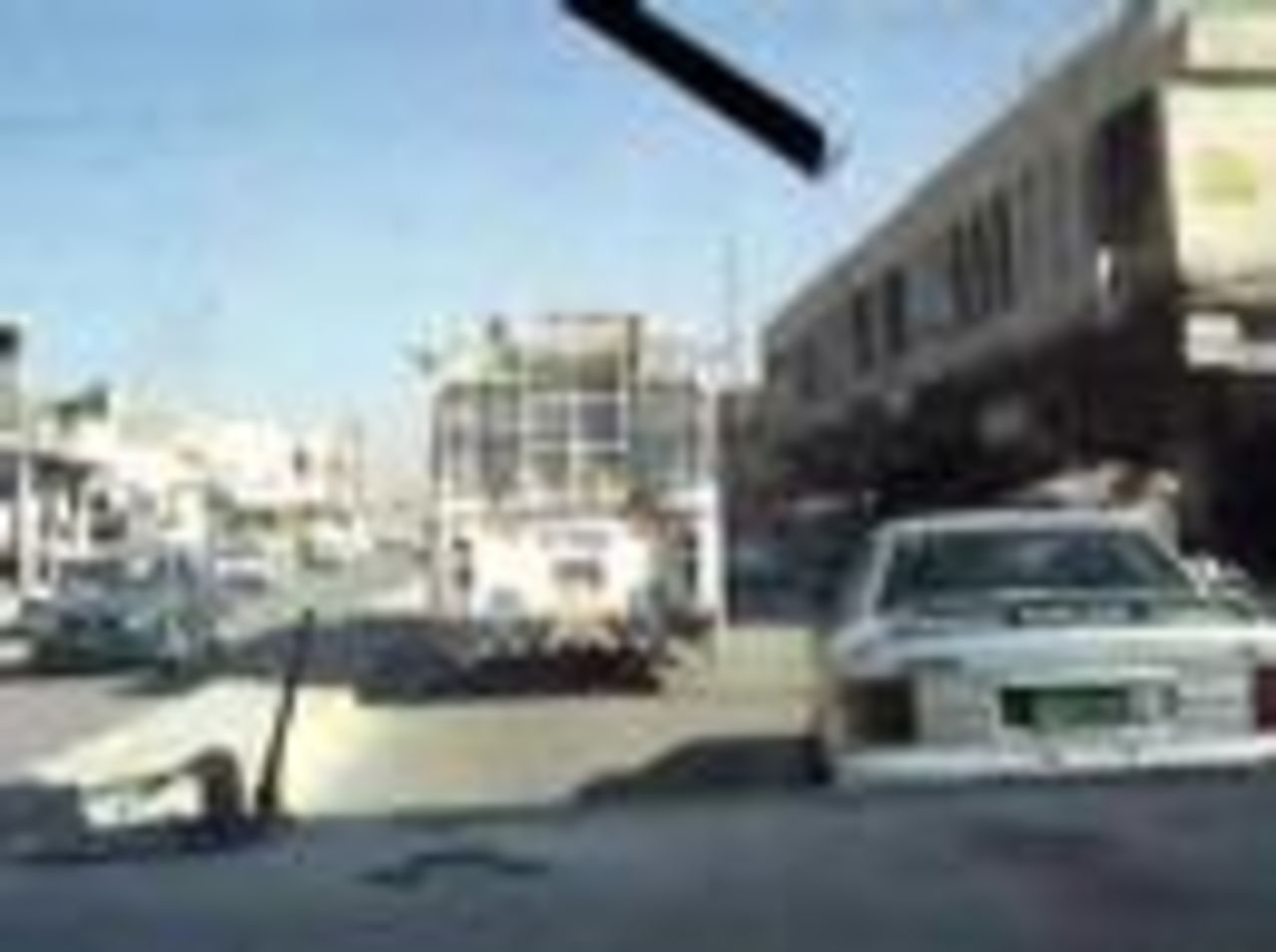 VIDEO: Hur amerikanska soldater kör Hummer i Irak