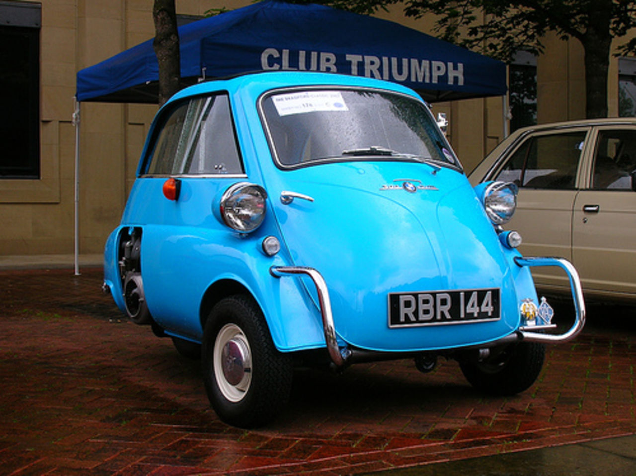 BMW bekräftar citybil