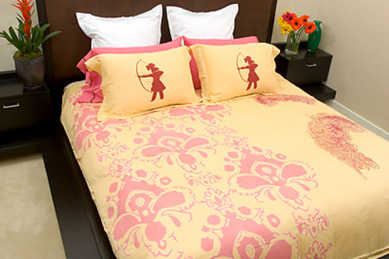 En lite kaxigare bäddad säng