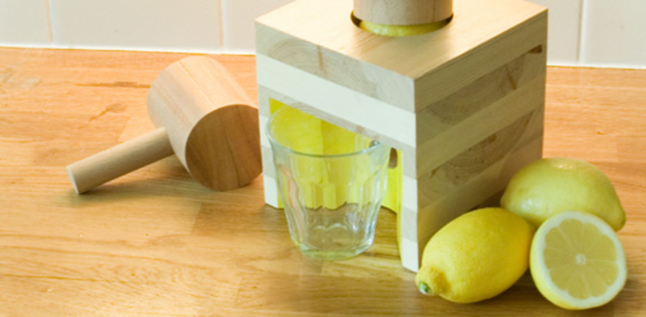 Banka saften ur citronen...