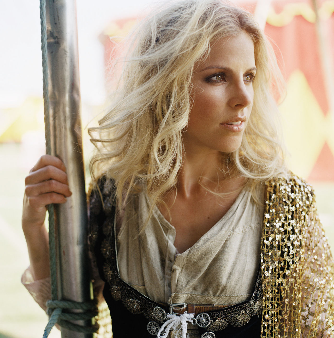 Lisa Miskovsky sjunger Still Alive