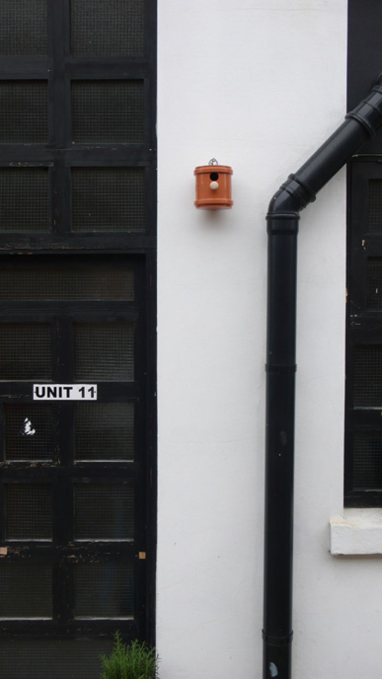 En fågelholk som passar in i stadsmiljö