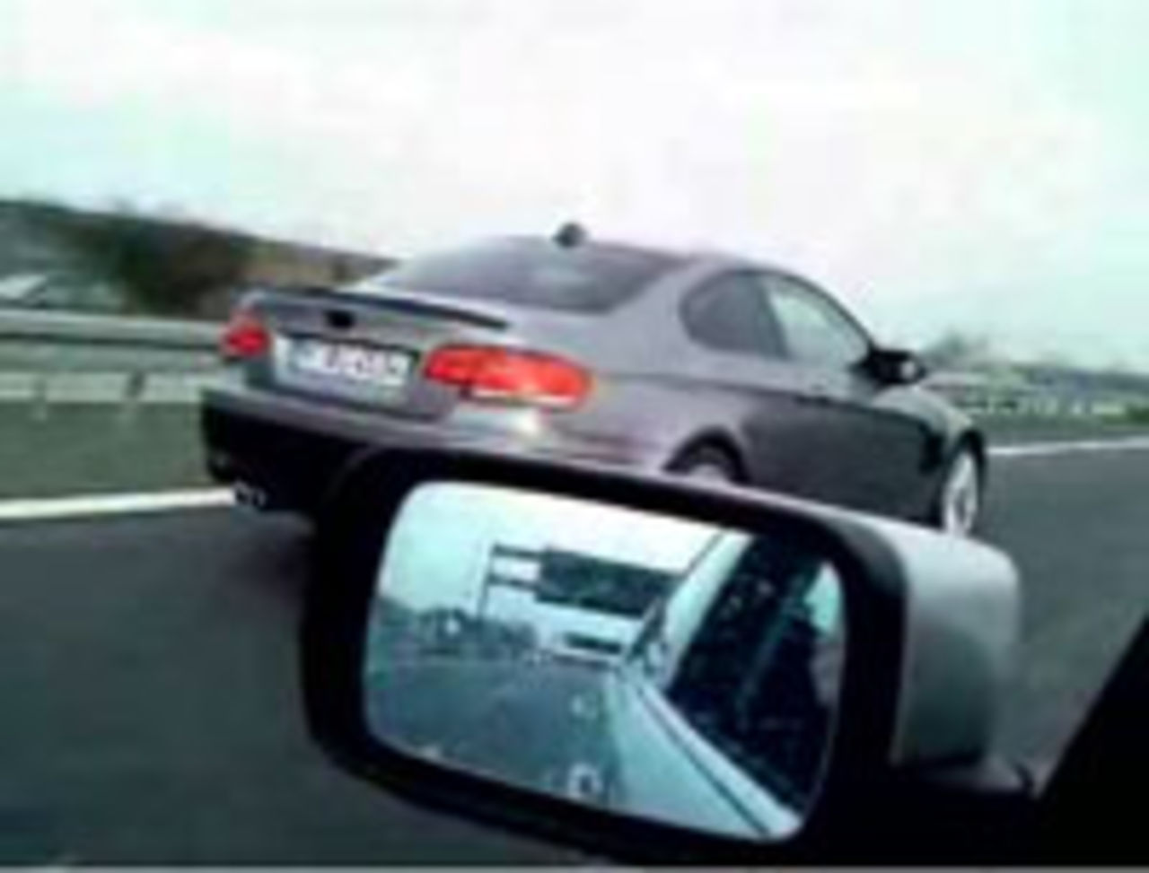 VIDEO: Lätt maskerad BMW M3 på autobahn