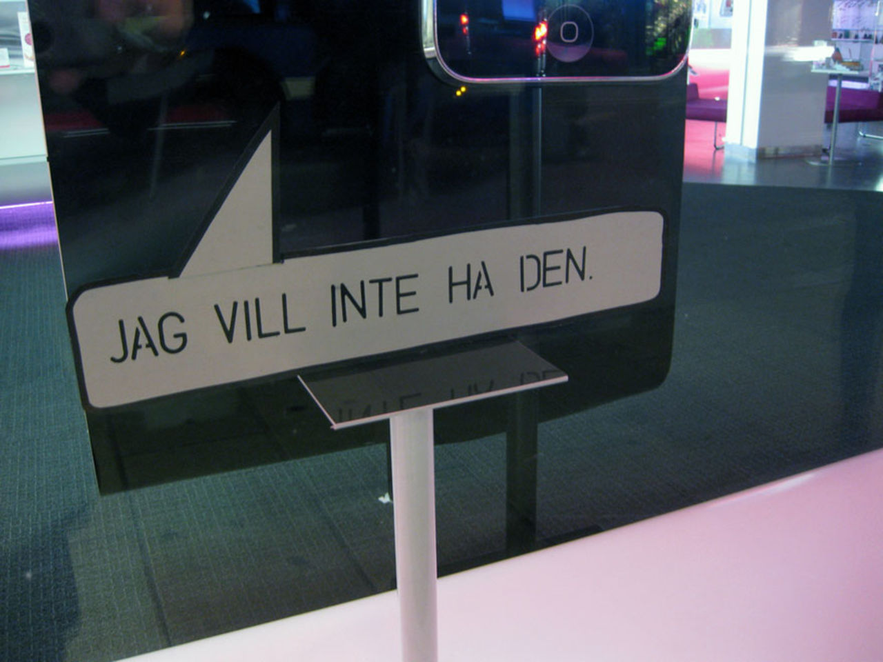 iPhone-prank i Telia-butik