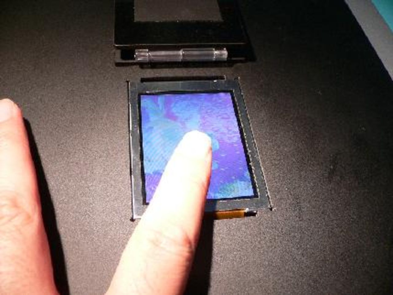LCD-panelen som läser fingeravtryck