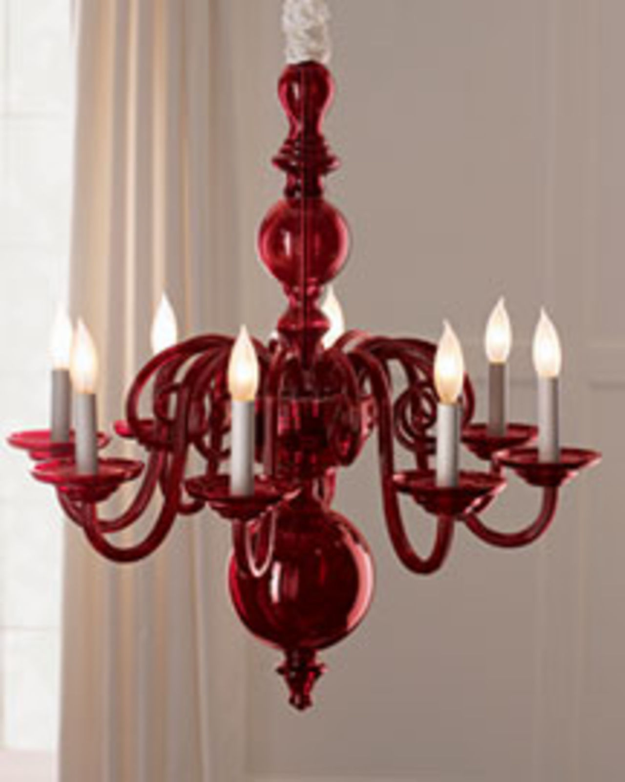 Dramatiskt röd ljuskrona