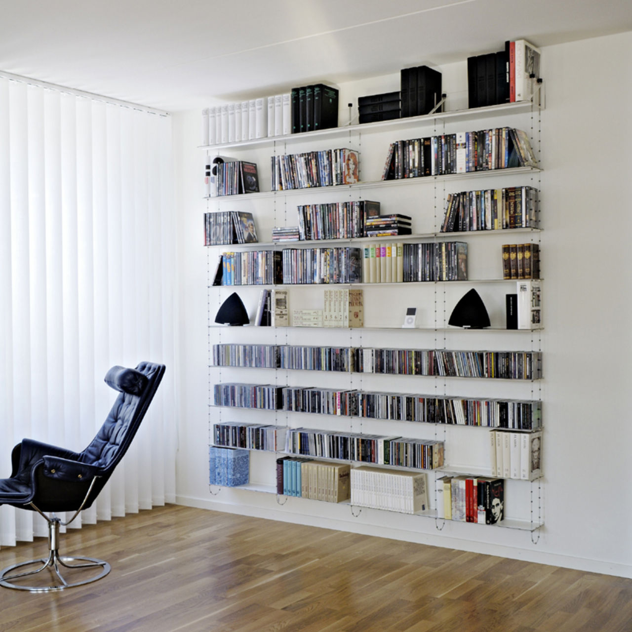 Årets möbel 2007: Väggfast hylla i stål