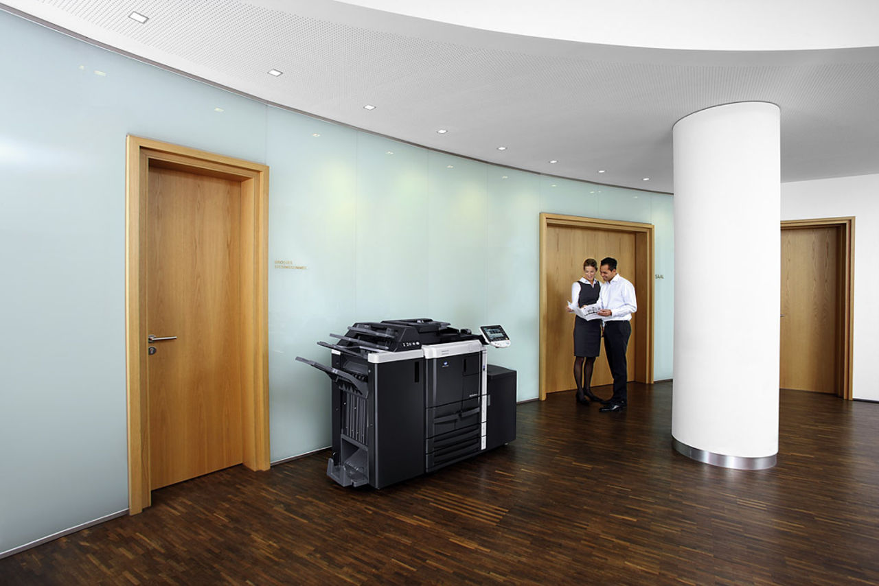 Konica Minolta satsar på svart-vitt