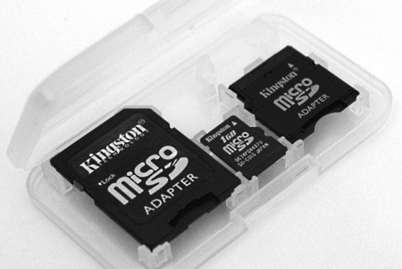 MicroSD med två adaptrar