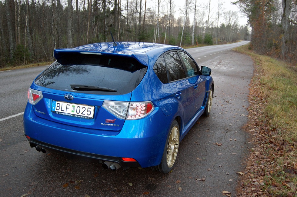 Subaru Impreza WRX STI. Rallyjärn med komfort Feber / Bil