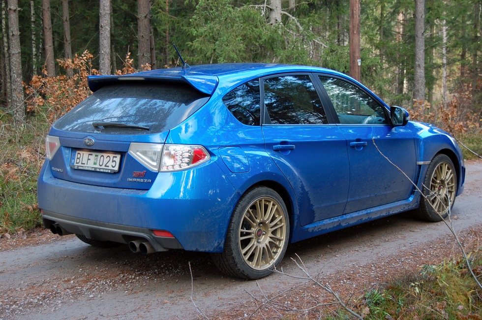 Subaru Impreza WRX STI. Rallyjärn med komfort Feber / Bil
