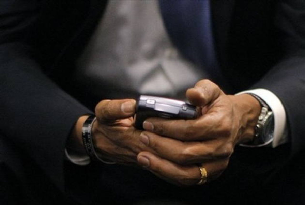 Obama får behålla sin Blackberry