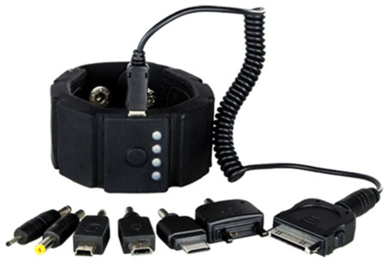 Ha batteriladdaren på armen