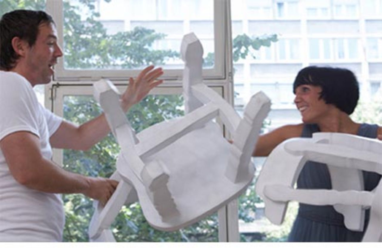 Slåss med möblerna