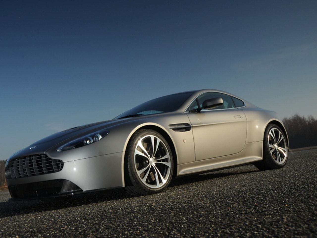 Aston Martin V12 Vantage