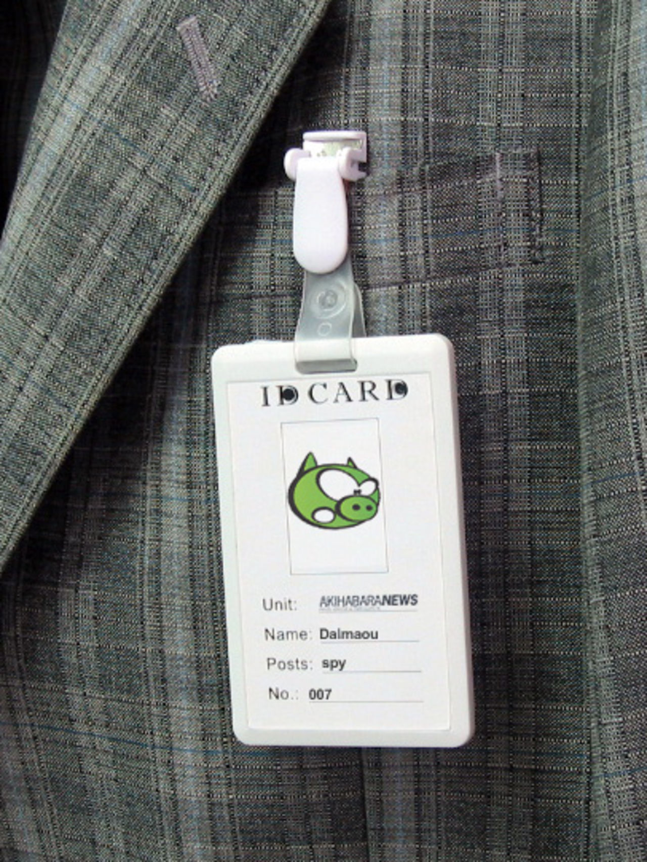 Spionkamera i namnbricka