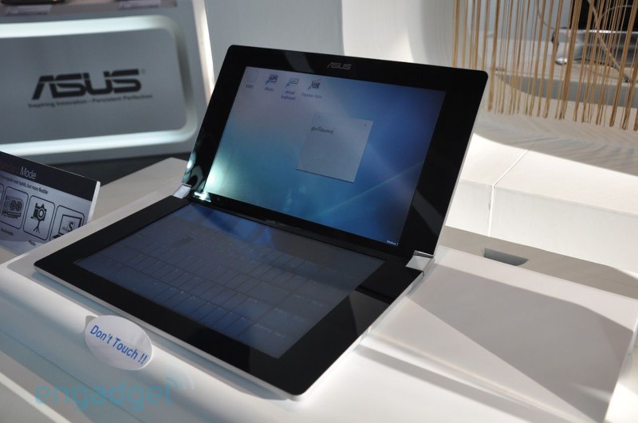 Laptop med dubbla skärmar från ASUS