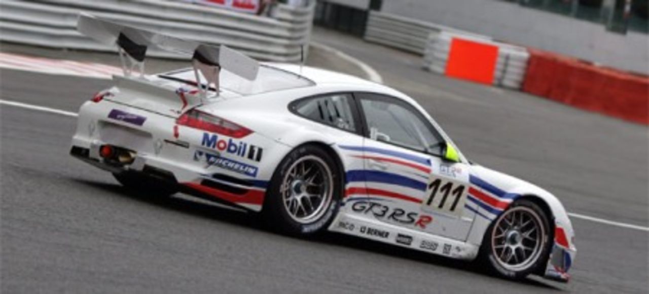 Porsche 911 GT3 RSR runt Brands Hatch