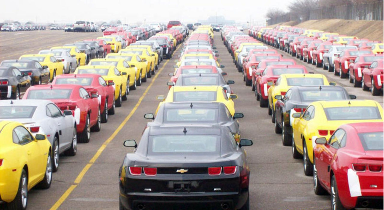 Nån som är sugen på en fabriksny Camaro?