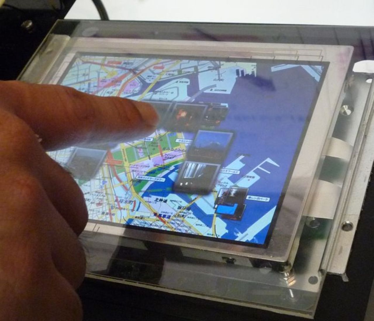 3D-pekskärm från Mitsubishi