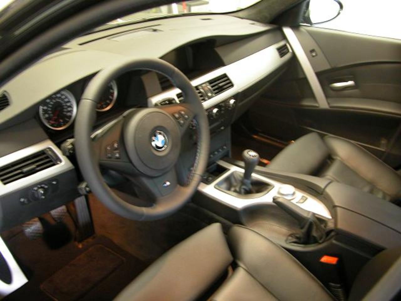 BMW M5 får manuell växellåda som tillval i USA